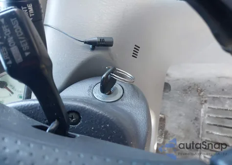 2004 Toyota Corolla Le z USA, uszkodzony, nr VIN 2T1BR32E84C181854